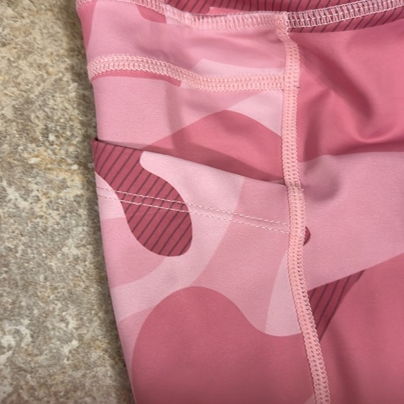 Pink camo zyia workout leggings - Picture 3 of 4